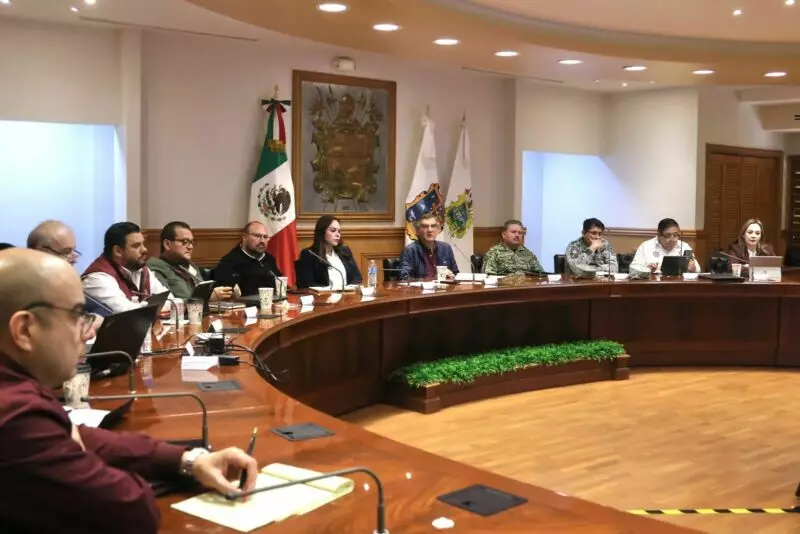 Evalúa gobernador seguridad en Nuevo Laredo y constata atención a repatriados