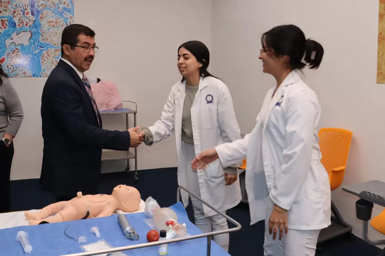 Rector de la UAT supervisa equipamiento en la Facultad de Medicina Tampico
