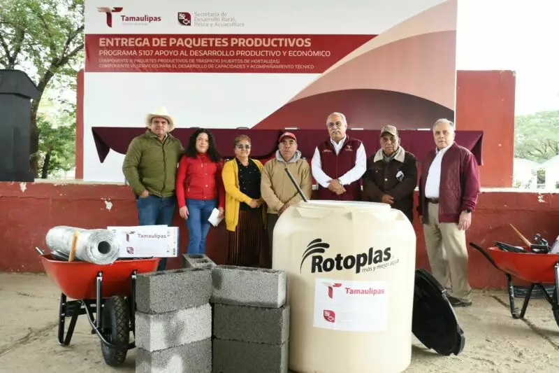 Reciben familias tamaulipecas paquetes de huertos de traspatio