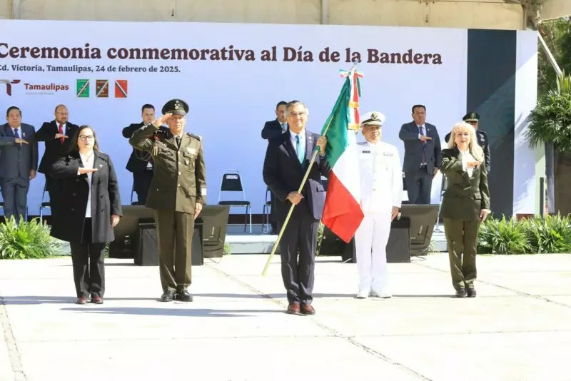 Preside gobernador Américo Villarreal ceremonia del Día de la Bandera