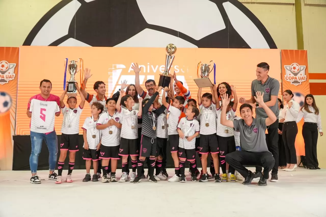 El rector Dámaso Anaya y Omar Bravo presiden apertura de la Copa UAT 2025