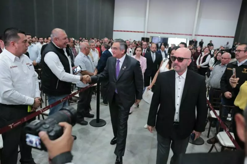 Llama Américo Villarreal a poner fin a la privatización del agua