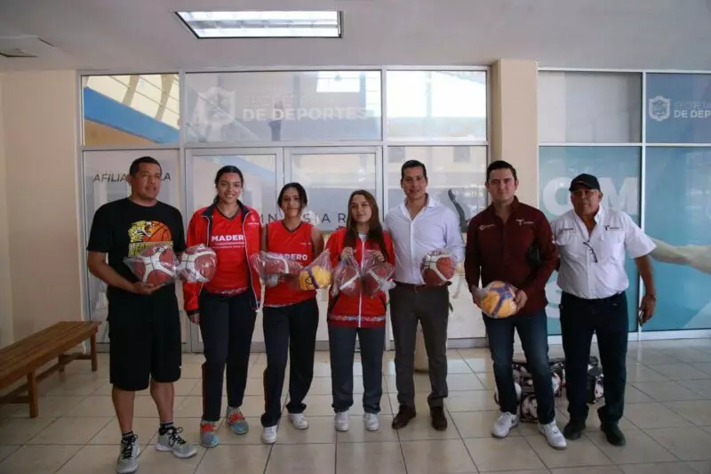 Entrega INDE Tamaulipas material deportivo a atletas y entrenadores de Tampico