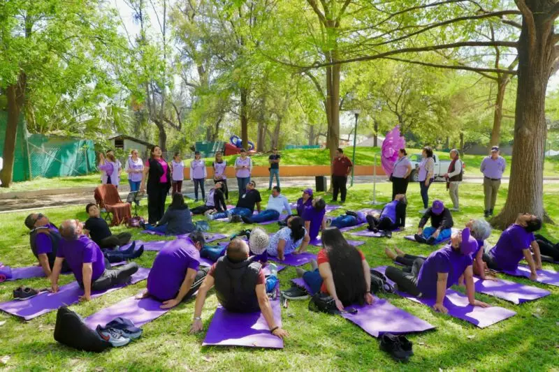 Trabaja voluntariado de SEBIEN con personas con debilidad visual