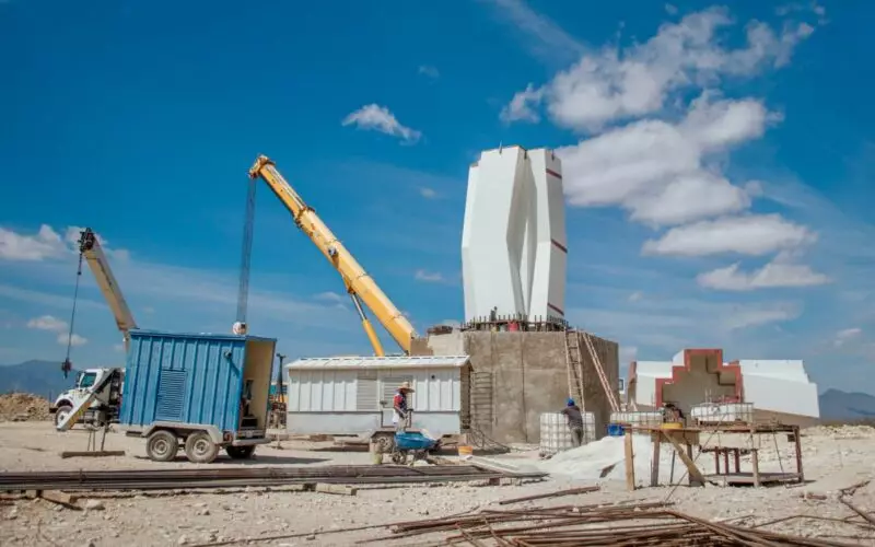 Da comienzo instalación de Cruz Monumental en Tula
