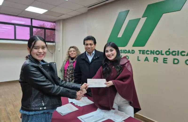 Entrega Universidad Tecnológica de Nuevo Laredo becas a estudiantes destacados