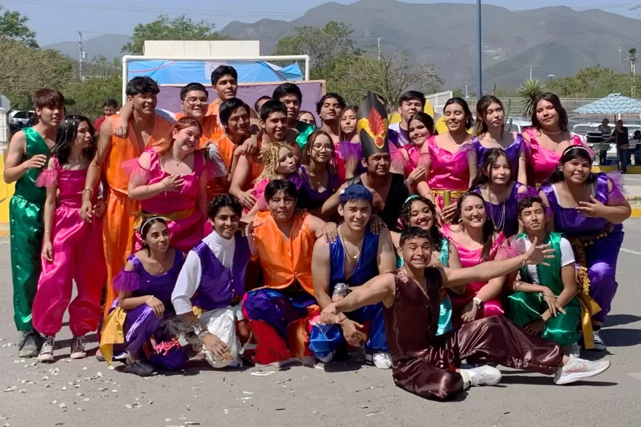 La Preparatoria No. 3 de la UAT celebra colorido carnaval