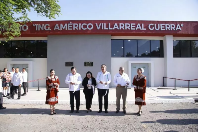 Inaugura Américo Villarreal gimnasio en Escuela Normal de Educadoras, legado de su padre