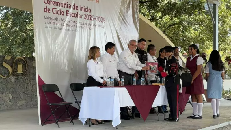 Da inicio secretario de Obras Públicas al ciclo escolar 2025-2026 en Jaumave