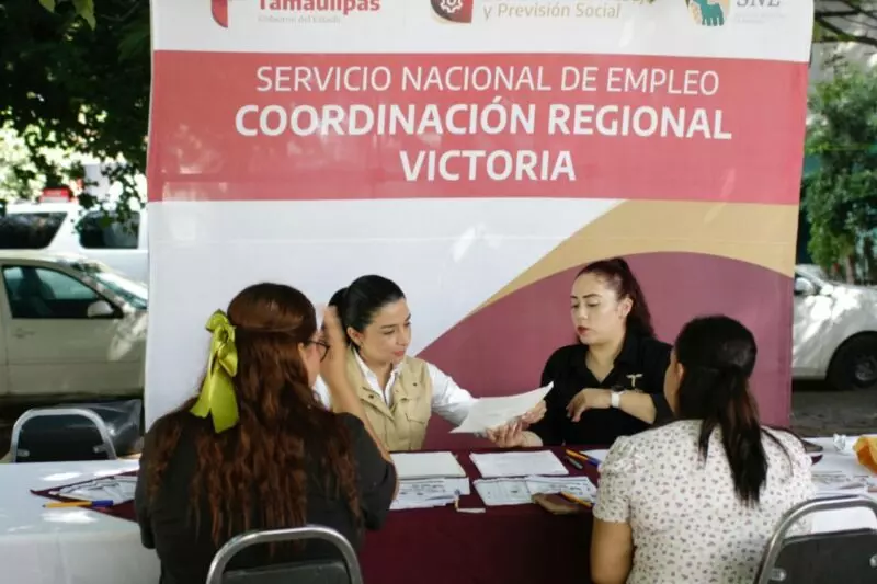 Acerca STPS oportunidades laborales a familias con la “Feria del Empleo en tu Colonia”